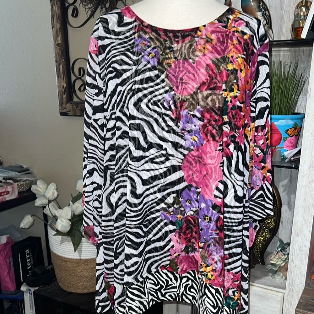 Calessa Floral Zebra Mesh Overlay Women's Top size Large